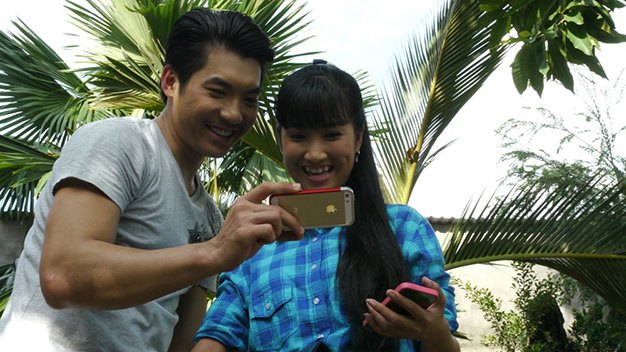 Trương Nam Thành và Quỳnh Lam trong phim Bình minh trên ngọn lửa