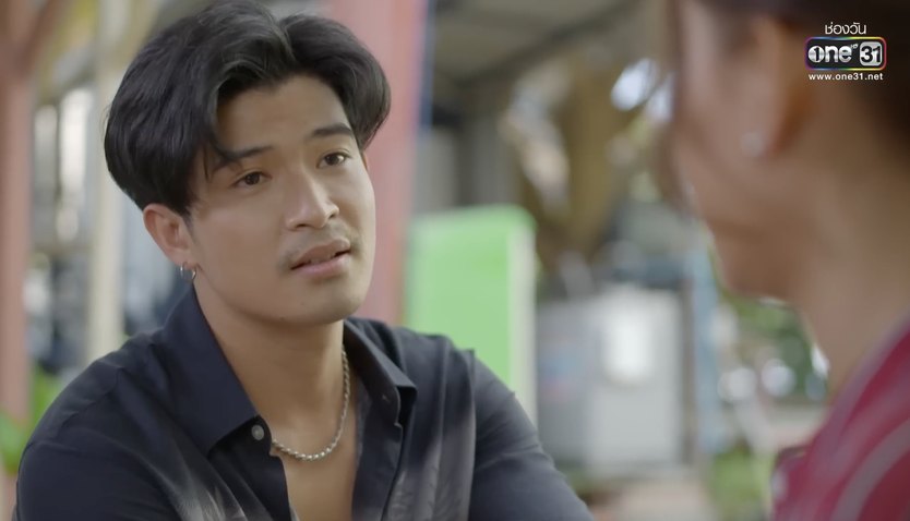 Một nhân vật nam trong phim Nhánh hoa kiên cường